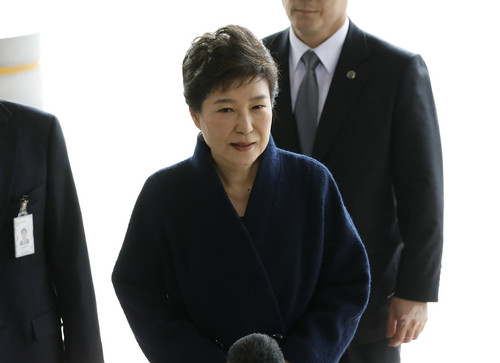 韓国の朴前大統領、検察に出頭 「誠実に聴取に応じる」 韓国の朴前大統領、検察に出頭 「誠実に聴取に応じる」