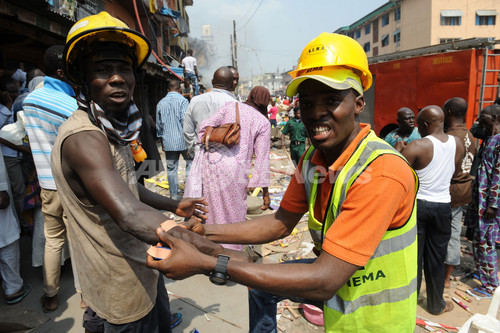 ナイジェリアの花火倉庫で大規模な爆発