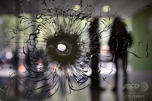 ベルギーで尋問の男、シャンゼリゼ銃撃とは無関係 検察当局 ベルギーで尋問の男、シャンゼリゼ銃撃とは無関係 検察当局