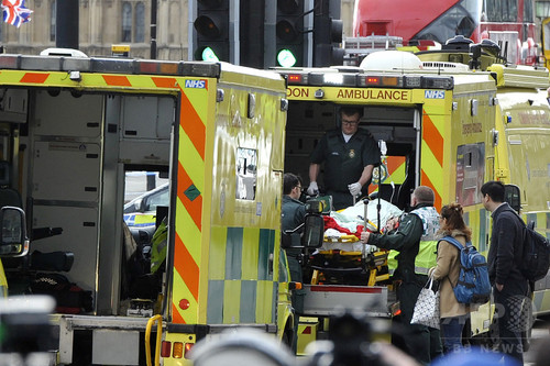 英国会近くで襲撃、3人死亡30人負傷 「イスラム主義者のテロ」か 英国会近くで襲撃、3人死亡30人負傷 「イスラム主義者のテロ」か