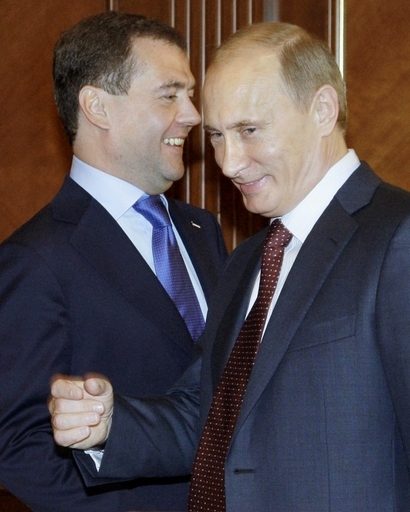 プーチン首相の夏はすでに選挙戦だった？メドベージェフ大統領と確執か ロシア
