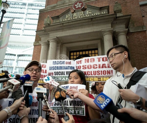 香港の外国人メイドに永住権認めず、最高裁で当局が逆転勝訴