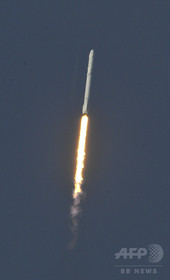 スペースX、ロケット洋上着陸に再び成功 日本の衛星載せ打ち上げ スペースX、ロケット洋上着陸に再び成功 日本の衛星載せ打ち上げ