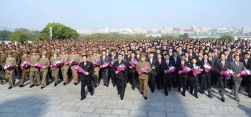 北朝鮮首都、弾道ミサイル「火星12」発射で祝賀ムード 北朝鮮首都、弾道ミサイル「火星12」発射で祝賀ムード