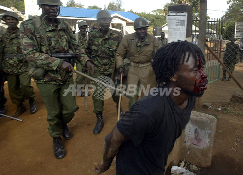大統領選めぐりケニア全土に広がる暴動、死者185人 大統領選めぐりケニア全土に広がる暴動、死者185人