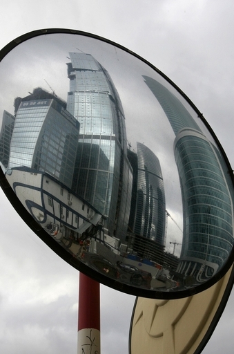 欧州一の「ロシア・タワー」建設が頓挫、金融危機で駐車場に