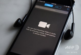 アイフォーンの通話アプリに不具合、相手を盗み聞き可能 アイフォーンの通話アプリに不具合、相手を盗み聞き可能