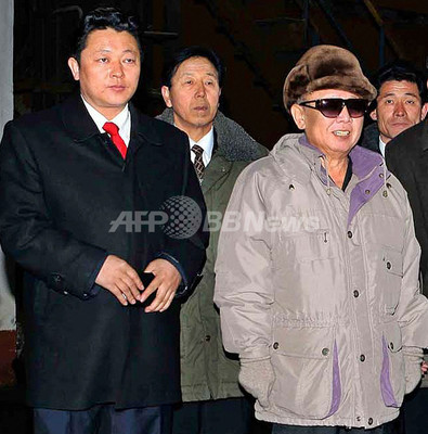 「ジョンウン氏」として報道の最新写真、別人の可能性 「ジョンウン氏」として報道の最新写真、別人の可能性