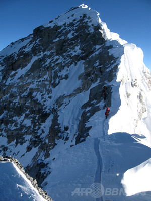 エベレストに「はしご」設置を検討、混雑緩和で ネパール政府