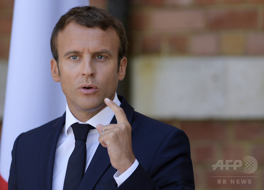 マクロン仏大統領、就任100日間でメーキャップに340万円 写真1枚 国際ニュース:AFPBB News