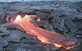 ハワイ島、溶岩流が住宅地に迫り非常事態宣言 ハワイ島、溶岩流が住宅地に迫り非常事態宣言