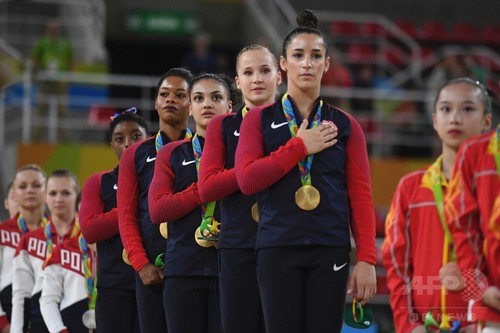 体操女子の米代表、表彰式での「国歌無視」を謝罪 体操女子の米代表、表彰式での「国歌無視」を謝罪