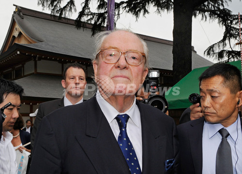 仏極右党首ルペン氏、靖国神社を参拝 仏極右党首ルペン氏、靖国神社を参拝