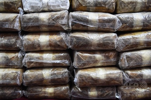 タイの麻薬取締局、密売人から押収した大量の麻薬を公開 タイの麻薬取締局、密売人から押収した大量の麻薬を公開