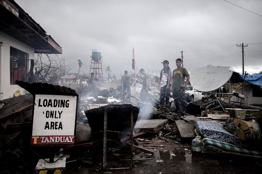 「想像を絶した」フィリピンの台風、自然災害専門カメラマンが語る