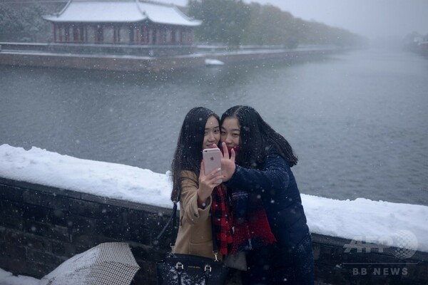 紫禁城に真っ白な雪化粧、北京