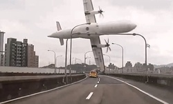 台湾機墜落、死者25人に 飛行中にエンジン停止か