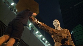 動画：香港の民主派デモ、道路占拠を続行