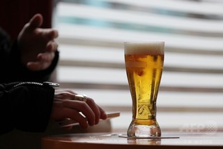 親から10代の子への酒類提供、いかなる目的でも悪影響 研究 親から10代の子への酒類提供、いかなる目的でも悪影響 研究