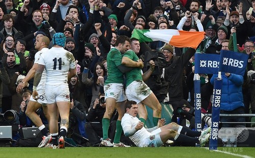 アイルランドがイングランドに勝利、無敗を守る シックスネーションズ