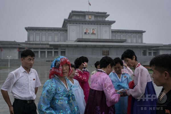 北朝鮮、雨の中の「戦勝記念日」