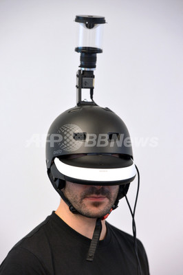 見た目はちょんまげ風、360度見渡せるヘルメット型装置 フランス 見た目はちょんまげ風、360度見渡せるヘルメット型装置 フランス