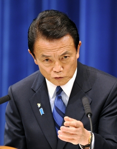 麻生内閣の不支持50.6%、ホテルのバー通いに6割が批判的