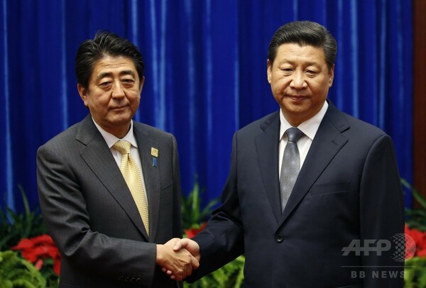 3年ぶり日中首脳会談、「関係改善へ第一歩」と安倍首相