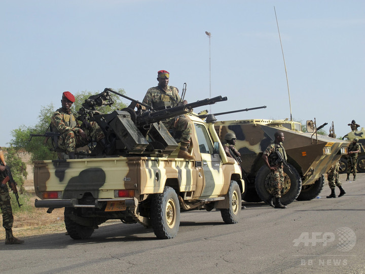 カメルーン軍、ボコ・ハラム戦闘員100人殺害 人質900人を解放 カメルーン軍、ボコ・ハラム戦闘員100人殺害 人質900人を解放