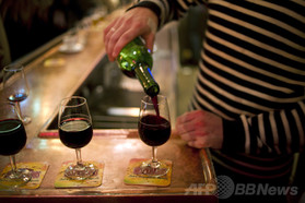 赤ワインのポリフェノールに健康への効果確認できず、研究
