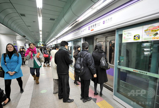 電車とホームドアに挟まれ男性死亡 韓国 電車とホームドアに挟まれ男性死亡 韓国