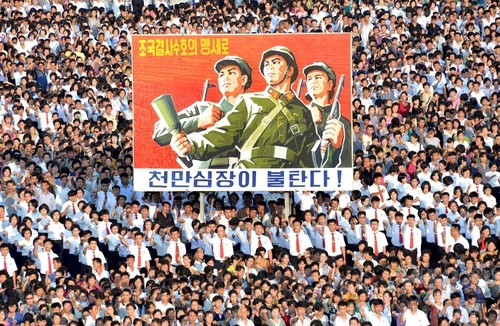 平壌で大規模集会、北朝鮮政府の対米姿勢を支持 平壌で大規模集会、北朝鮮政府の対米姿勢を支持