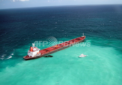 豪グレートバリアリーフ付近で石炭運搬船が座礁、重油流出も 豪グレートバリアリーフ付近で石炭運搬船が座礁、重油流出も