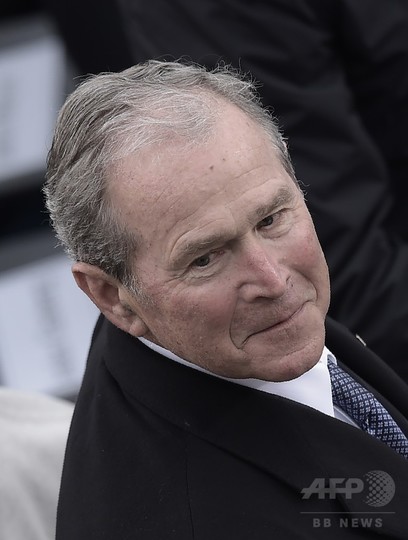 ブッシュ元大統領、トランプ氏のメディア攻撃を批判 ブッシュ元大統領、トランプ氏のメディア攻撃を批判