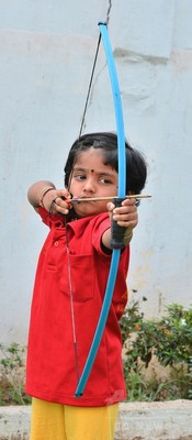 アーチェリー天才女児、わずか2歳で全国記録更新 インド アーチェリー天才女児、わずか2歳で全国記録更新 インド