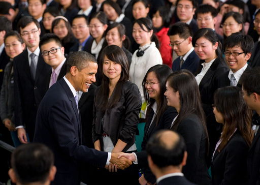 オバマ大統領、中国学生らと対話 「米中は敵対すべきではない」