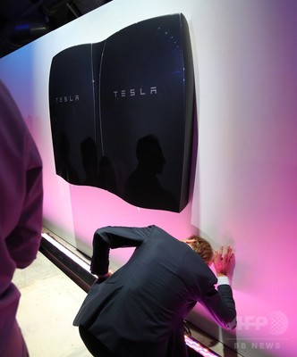 米電気自動車のテスラ、家庭用蓄電池を発表 「エネルギー・インフラ変革」目指す 米電気自動車のテスラ、家庭用蓄電池を発表 「エネルギー・インフラ変革」目指す