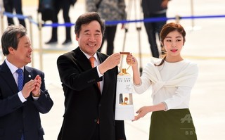 韓国首相、五輪アイスホッケー女子は「メダル圏外」発言を謝罪 韓国首相、五輪アイスホッケー女子は「メダル圏外」発言を謝罪