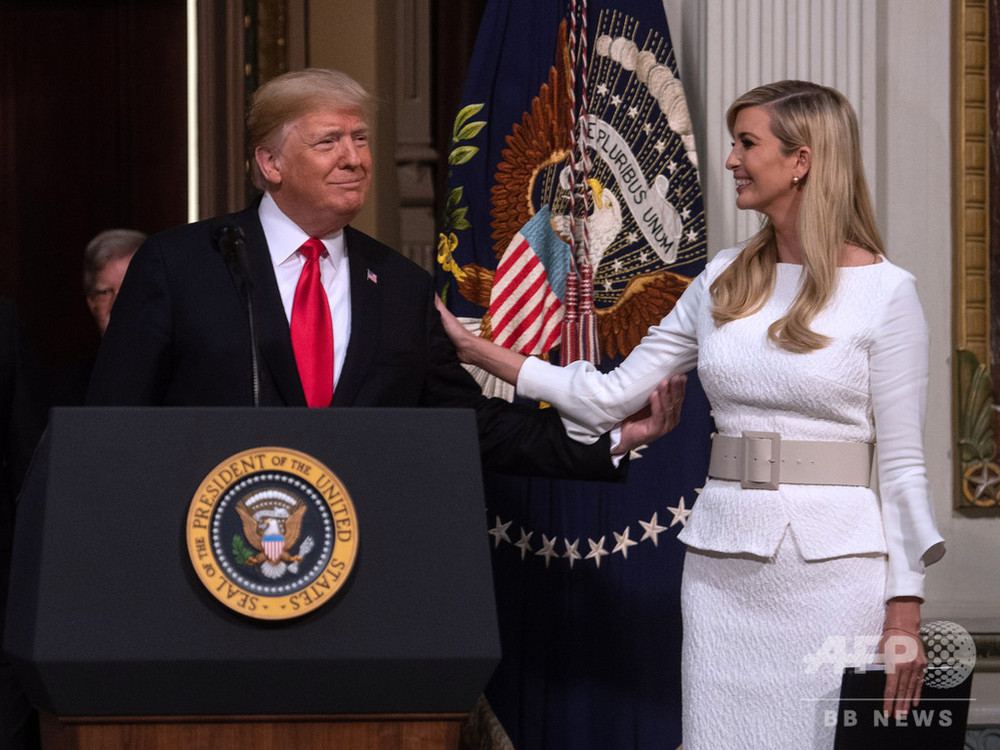 トランプ大統領、私用メール問題でイヴァンカ氏を擁護 「ヒラリーとは違う」