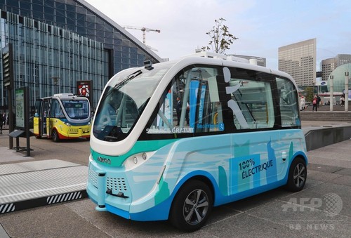 電動の自動運転シャトルバス、ビジネス街で試験運転開始 仏 電動の自動運転シャトルバス、ビジネス街で試験運転開始 仏