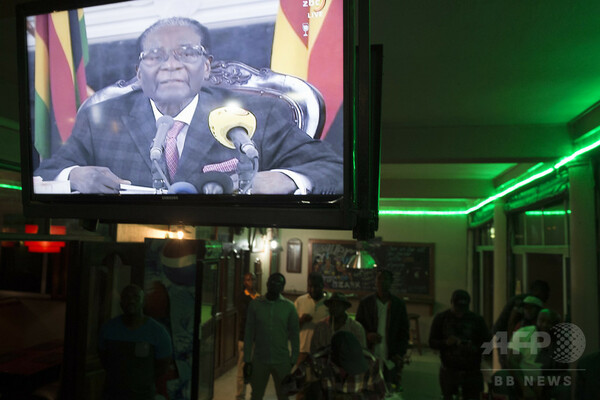 ムガベ氏弾劾、ジンバブエ与党が手続き開始表明 前副大統領は帰国へ
