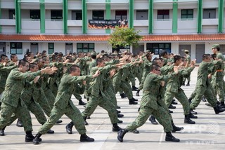 兵役中の事故死相次いだシンガポール、徴兵制の必要性を再強調 兵役中の事故死相次いだシンガポール、徴兵制の必要性を再強調