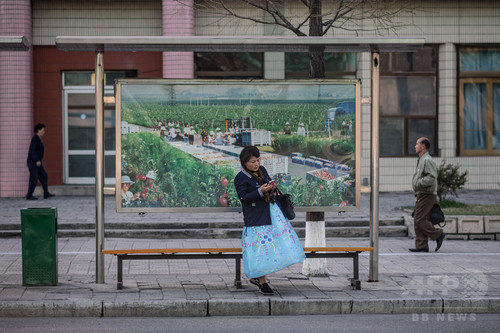 バス停で垣間見える平壌市民の素顔 バス停で垣間見える平壌市民の素顔