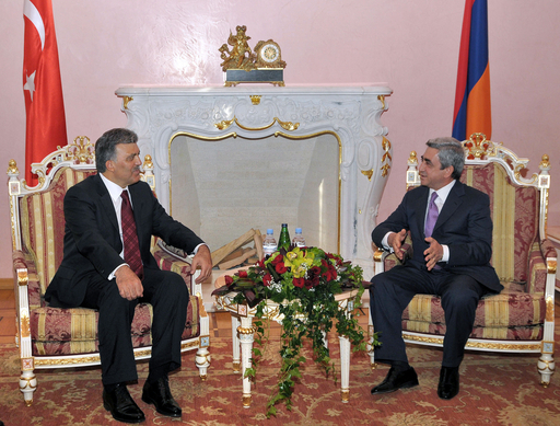 トルコ大統領がアルメニアを初訪問、関係改善に「政治的意思」