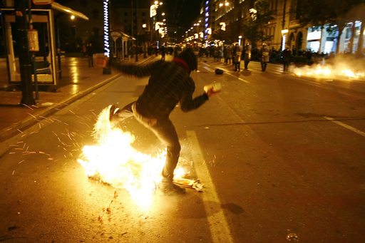 ギリシャの抗議デモ6日目に、暴動や略奪も