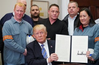 トランプ米大統領、数字などでいい加減な発言連発 トランプ米大統領、数字などでいい加減な発言連発
