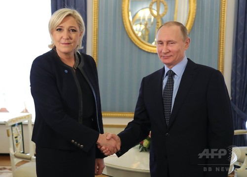 仏大統領選の極右候補ルペン氏、ロシアのプーチン大統領と会見 仏大統領選の極右候補ルペン氏、ロシアのプーチン大統領と会見