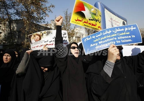 イラン、テヘランのベネトン店舗で放火 ガザ空爆に反イスラエル感情高まる イラン、テヘランのベネトン店舗で放火 ガザ空爆に反イスラエル感情高まる
