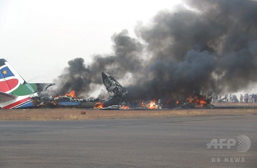 南スーダンで旅客機が着陸に失敗、37人負傷 機体炎上 南スーダンで旅客機が着陸に失敗、37人負傷 機体炎上