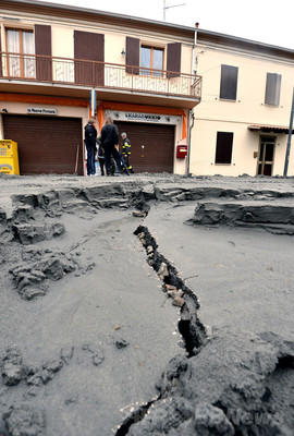 12年伊地震、石油などの採掘が原因の一端 報告書 12年伊地震、石油などの採掘が原因の一端 報告書
